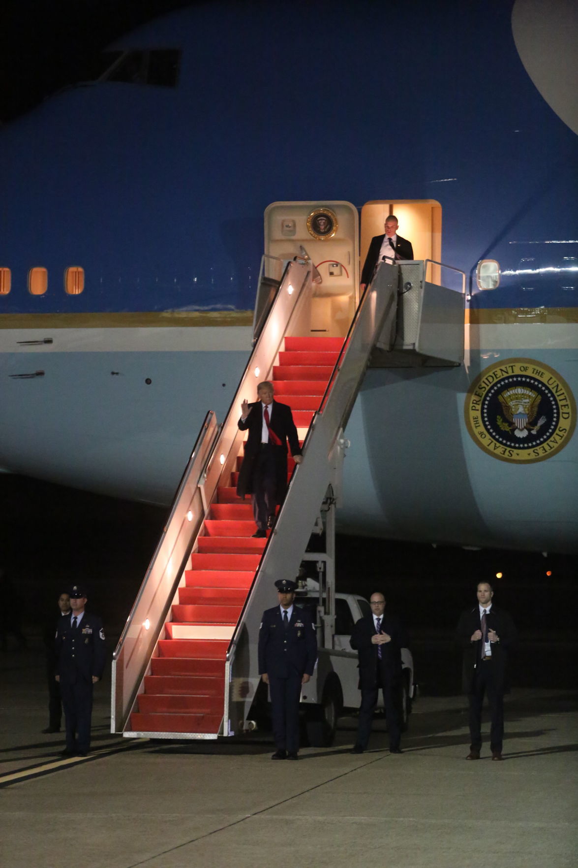 012920_nws_trumpplane (39).JPG